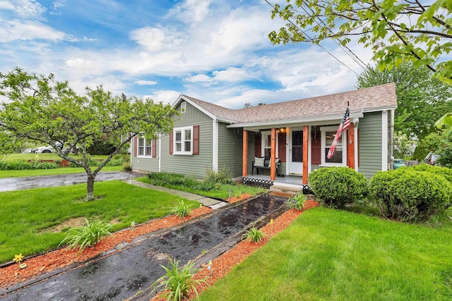 47 Foch St, Manchester, NH 03104 - view of front facade with covered porch and a front yard