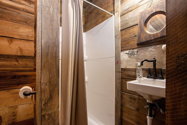 364 Spaulding Rd, Saint Johnsbury, VT 05819 - bathroom with a shower with curtain