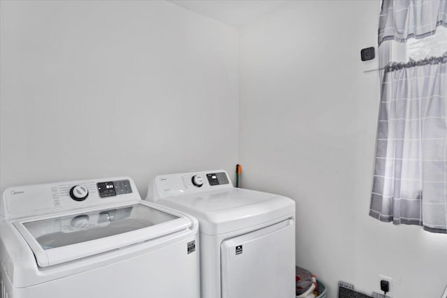 19 Overland St, Laconia, NH 03246 - laundry room with washer and dryer