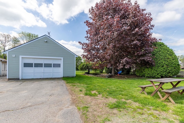 129 Indigo Hill Rd, Somersworth, NH 03878 - detached garage with driveway