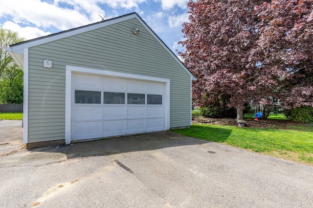 129 Indigo Hill Rd, Somersworth, NH 03878 - detached garage featuring asphalt driveway