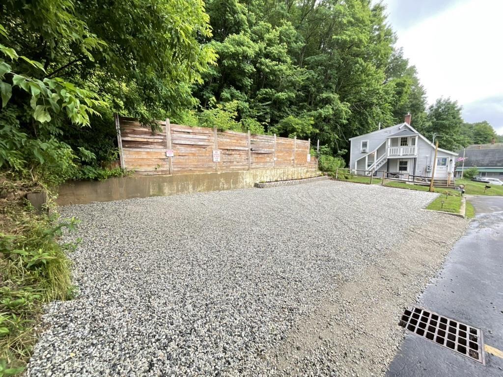 9 Granite St, Hooksett, NH 03106