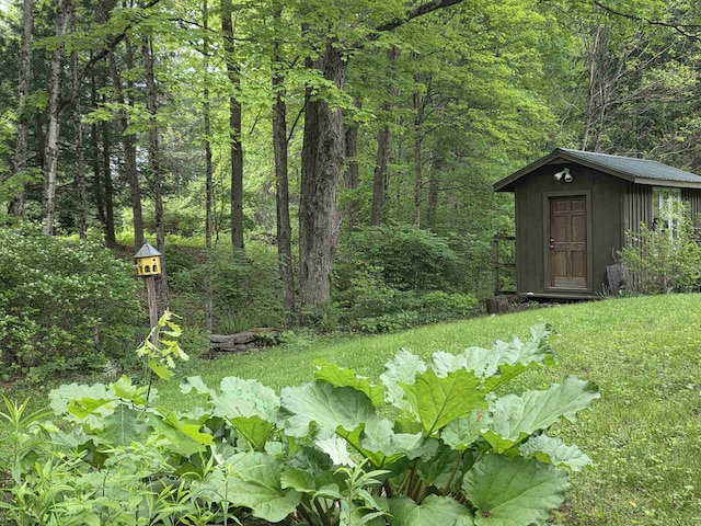 1073 Upper Dummerston Rd, Brattleboro, VT 05301 - view of yard with a wooded view