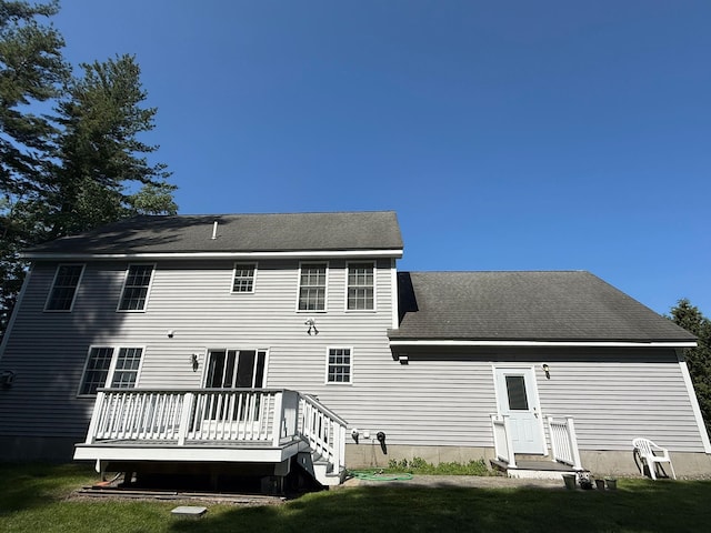 4 Sunblaze Dr, Nashua, NH 03062 - back of property featuring a lawn and a wooden deck