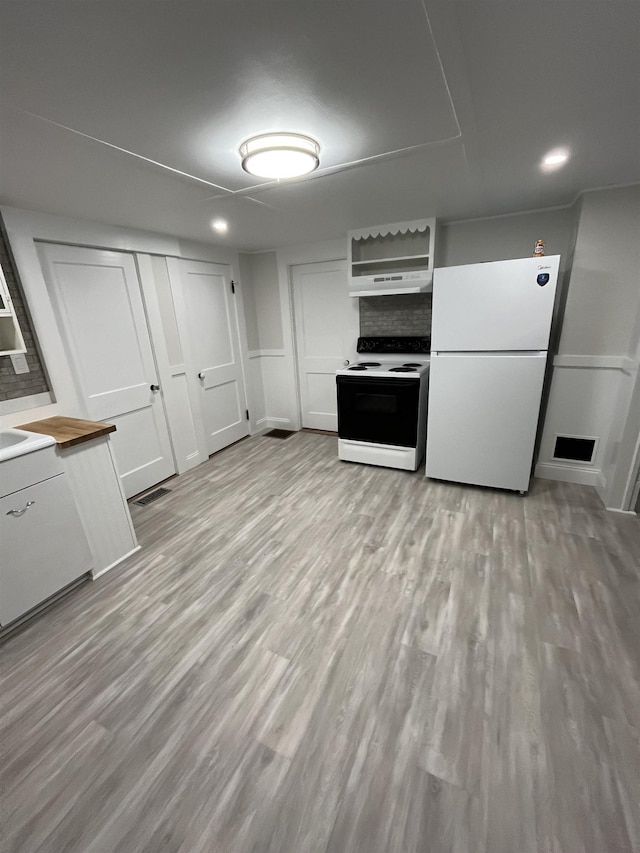 10 Deering Center Rd, Deering, NH 03244 - kitchen featuring freestanding refrigerator, electric stove, under cabinet range hood, and light wood-type flooring