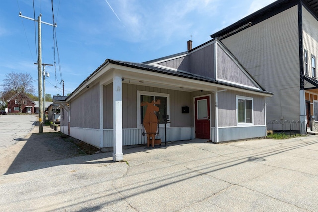 18 State St, Northumberland, NH 03582 - view of front facade featuring a chimney