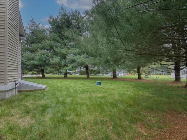 9 Swenson Rd, Bedford, NH 03110 - view of green lawn