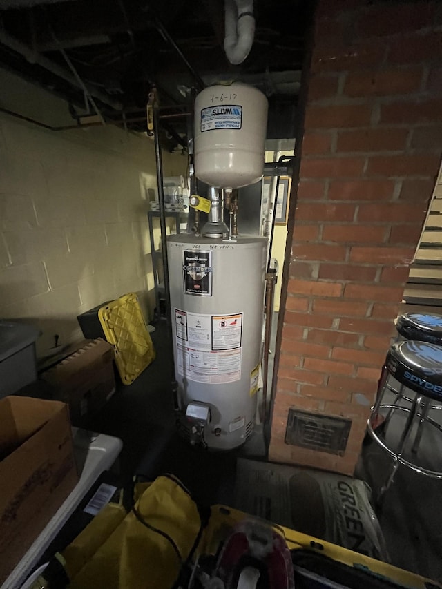 14 Brierwood Ln, Burlington, VT 05408 - utilities featuring gas water heater