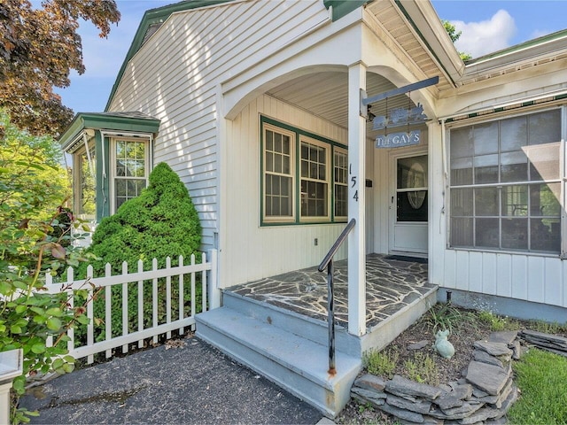 154 Birchcliff Pkwy, Burlington, VT 05041 - view of exterior entry featuring a porch