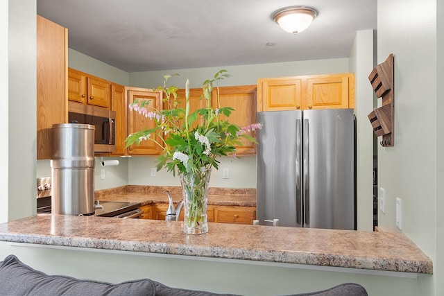 19 Steeple Chase Dr, Hampstead, NH 03841 - kitchen featuring stainless steel appliances and a peninsula