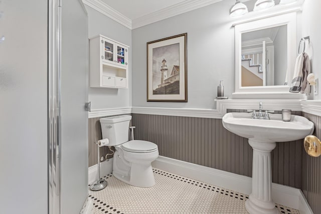 15 Fox Meadow Ln, Merrimack, NH 03054 - bathroom with wainscoting, toilet, and ornamental molding