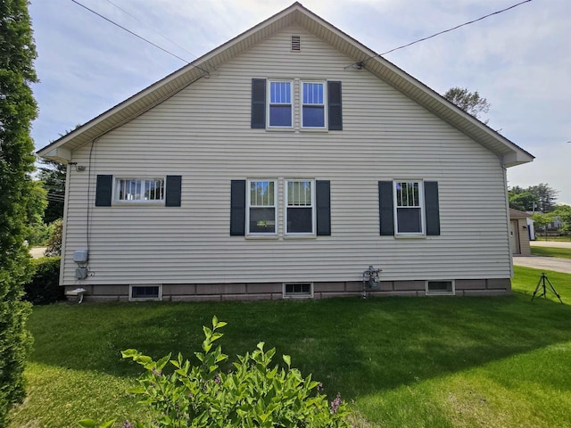 366 S Main St, Concord, NH 03301 - rear view of house with a lawn