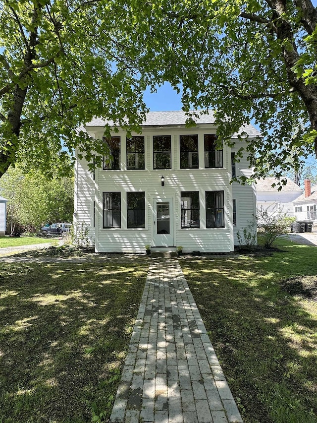 8 Main St, Bennington, NH 03442 - colonial inspired home with a front yard