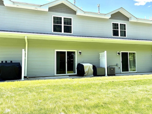 17 Callaway Dr Unit 4, Concord, NH 03301 - back of property with a lawn and central air condition unit