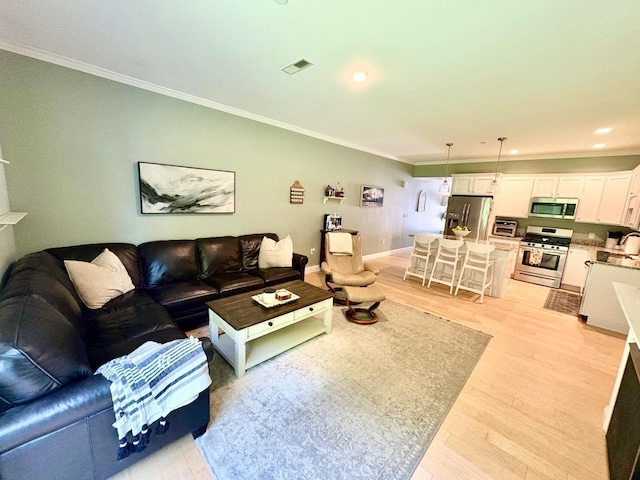 17 Callaway Dr Unit 4, Concord, NH 03301 - living room featuring ornamental molding, light wood-style floors, baseboards, and recessed lighting