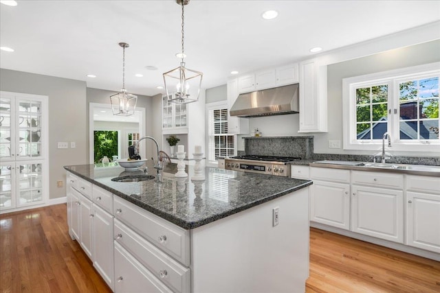 373 Whitford St, Manchester, NH 03104 - kitchen with ventilation hood, a sink, a kitchen island with sink, light wood-style flooring, and recessed lighting