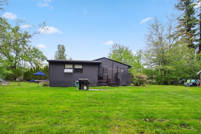 3-5 Cross St, Windham, NH 03087 - back of property with a yard