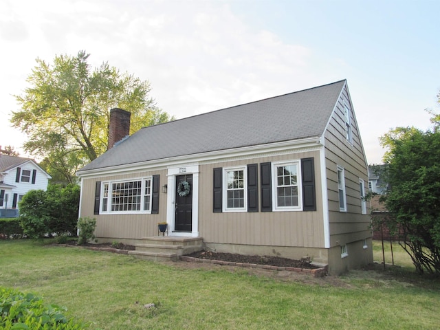 798 Hanover St, Manchester, NH 03104 - cape cod house featuring a chimney and a front yard