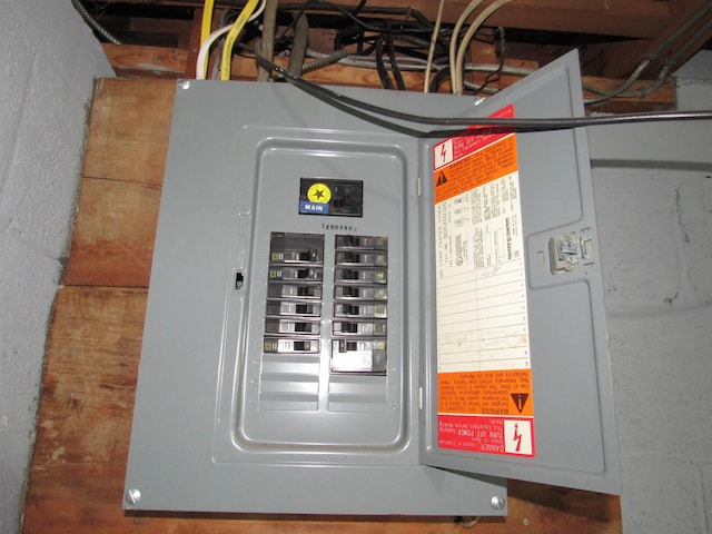798 Hanover St, Manchester, NH 03104 - utilities featuring electric panel