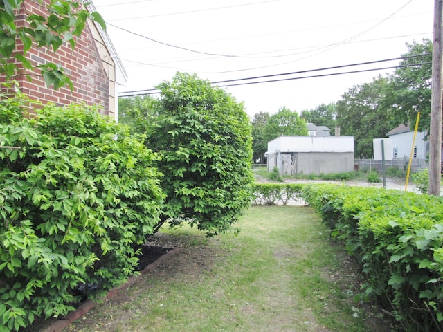 798 Hanover St, Manchester, NH 03104 - view of yard
