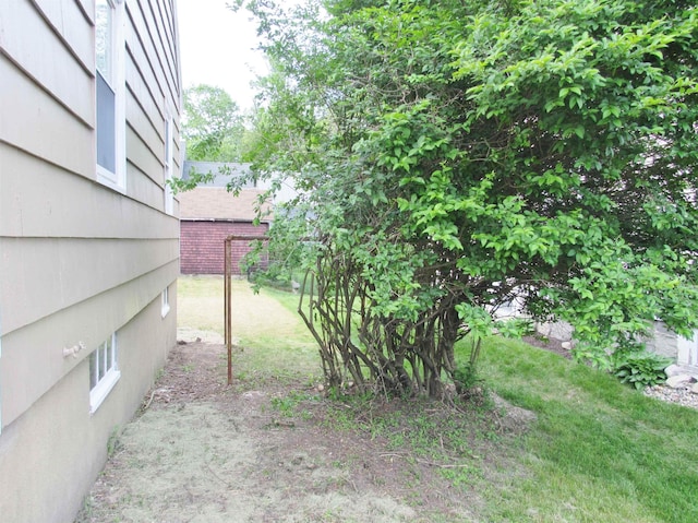 798 Hanover St, Manchester, NH 03104 - view of yard