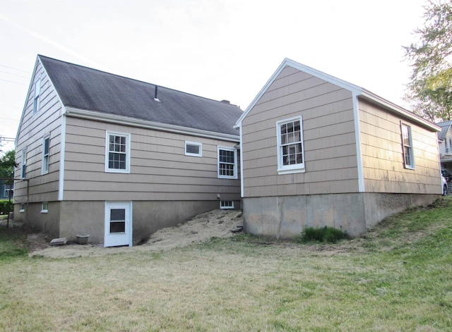 798 Hanover St, Manchester, NH 03104 - back of house with a yard