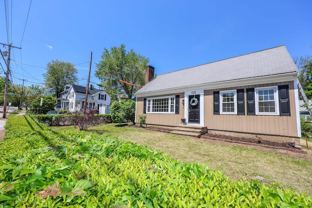 798 Hanover St, Manchester, NH 03104 - view of front facade featuring a chimney and a front lawn