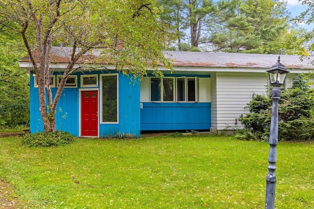 5 Dogford Rd, Hanover, NH 03750 - view of front facade with a front lawn