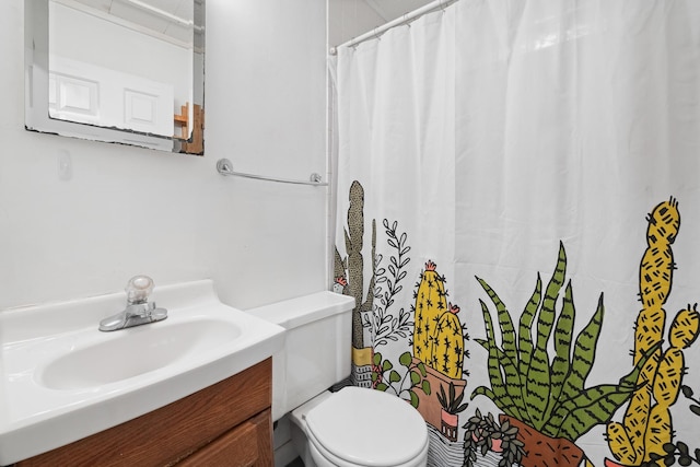 5 Dogford Rd, Hanover, NH 03750 - full bath with vanity, toilet, and a shower with curtain