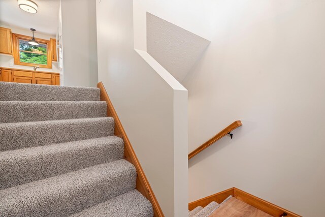 40 Trolley St, Manchester, NH 03103 - view of stairs