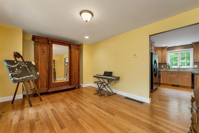 15 Largo Knl, Milford, NH 03055 - unfurnished room with a sink, light wood-type flooring, baseboards, and recessed lighting