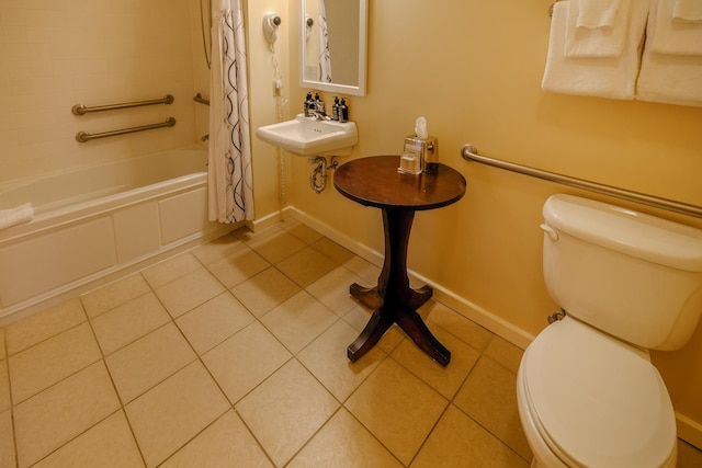 240QII Jackson Gore Inn Unit 240Qii, Ludlow, VT 05149 - bathroom with tile patterned flooring, toilet, shower / tub combo with curtain, baseboards, and a sink