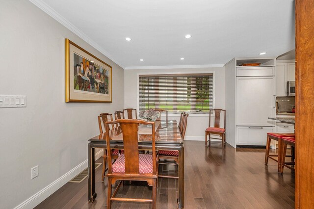7 Lilac Ct Unit 335, Nashua, NH 03062 - dining room with baseboards, ornamental molding, recessed lighting, and dark wood-style floors