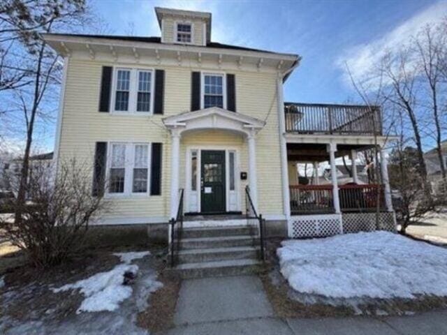 35-37 Courtland St, Nashua, NH 03060 - italianate home featuring a balcony