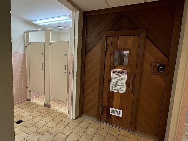227 Main St Unit 232, Lincoln, NH 03251 - corridor with wood walls