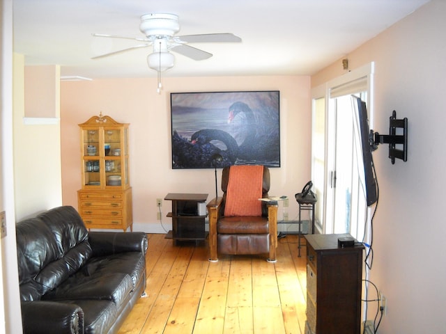 6 On The Cmn Unit 5, Lyme, NH 03768 - living room featuring light wood-style floors and a ceiling fan