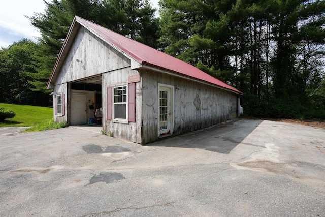 106 Jenkins Rd, Bedford, NH 03110 - view of detached garage