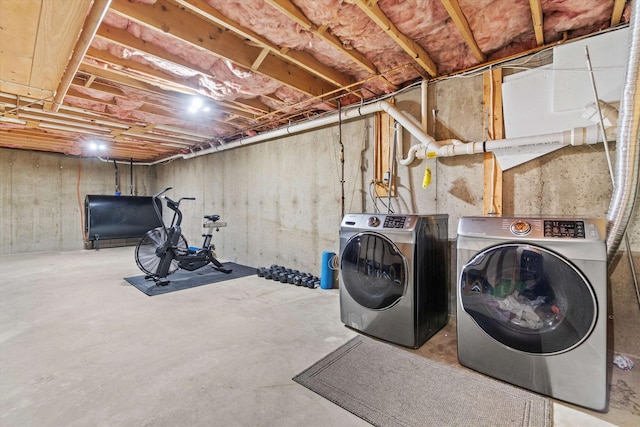 16 Ches Mae Ln, Milford, NH 03055 - laundry area featuring oil tank and independent washer and dryer