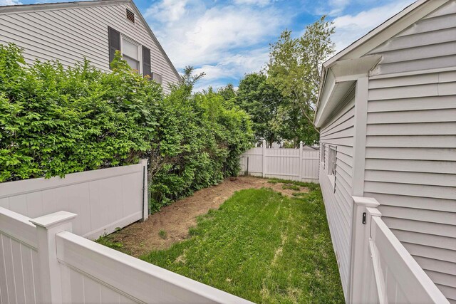 190 Anthony St, Manchester, NH 03103 - view of yard