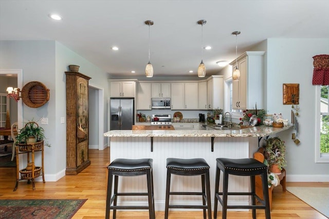 38 Granite Ln Unit 38, Chester, NH 03036 - kitchen featuring stainless steel appliances, a peninsula, a sink, baseboards, and recessed lighting