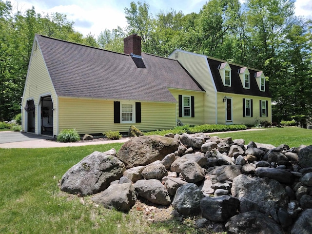 40 Lindahl Rd, Bedford, NH 03110 - view of front of home featuring a chimney, roof with shingles, and a front yard