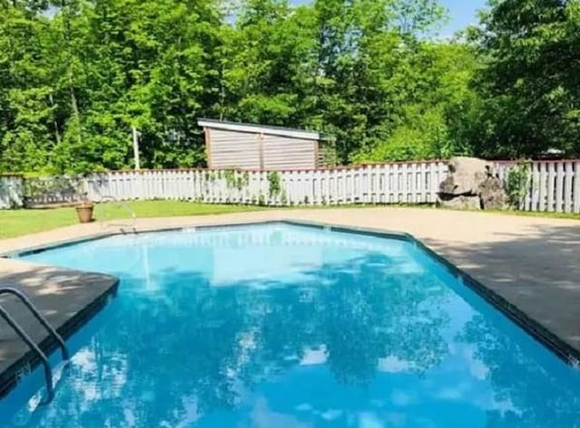 36 Lodge Rd Unit B105, Lincoln, NH 03251 - view of pool featuring a fenced backyard