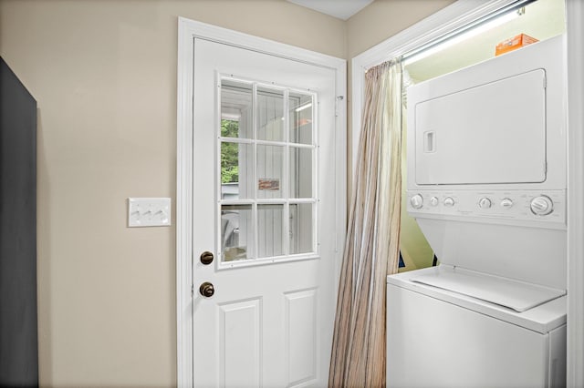 14 Monroe Dr Unit 92, Woodstock, NH 03293 - laundry room featuring stacked washer / dryer