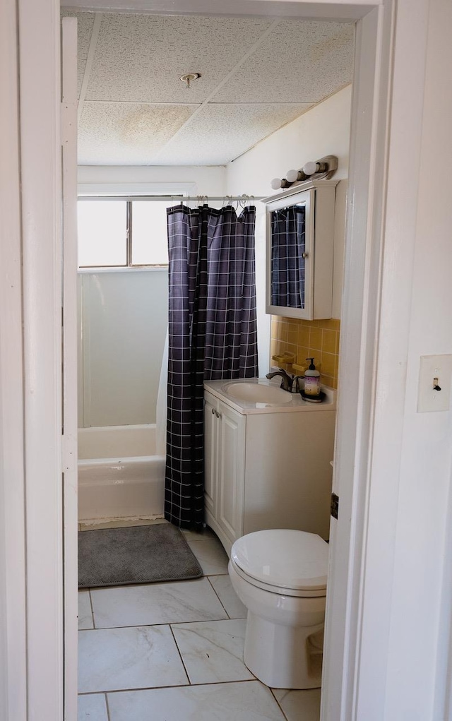 68 Kings Hwy Unit 30, Hampton, NH 03842 - bathroom featuring vanity, toilet, shower / tub combo with curtain, a paneled ceiling, and backsplash