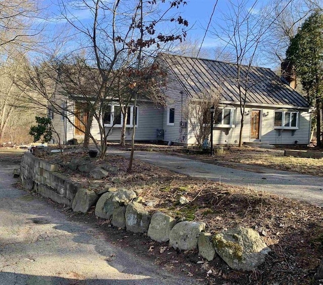 424 Main Dunstable Rd, Nashua, NH 03062 - ranch-style home featuring a standing seam roof, a chimney, and metal roof