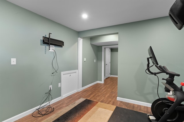 33 Thatcher Way, Barrington, NH 03825 - workout area featuring light wood-style floors, a wall mounted air conditioner, and baseboards