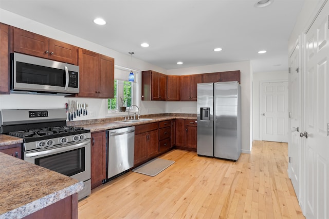 33 Thatcher Way, Barrington, NH 03825 - kitchen featuring appliances with stainless steel finishes, a sink, light wood-style flooring, and recessed lighting