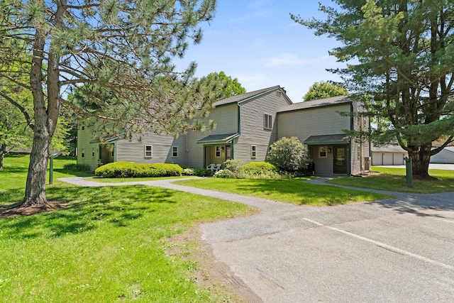 14 Hideaway Ln, Williston, VT 05495 - view of front of house with a front lawn