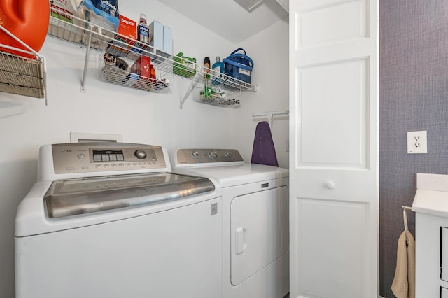 12 Ridgewood Ter, Exeter, NH 03833 - laundry room featuring washing machine and dryer