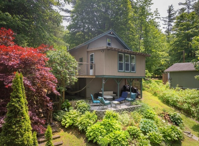 422/431 Little Rutland Rd, Castleton, VT 05735 - rear view of house featuring outdoor lounge area and a patio